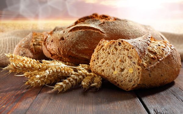 Пекарі попереджають про подорожчання хліба. Зерна зібрали менше через посуху.