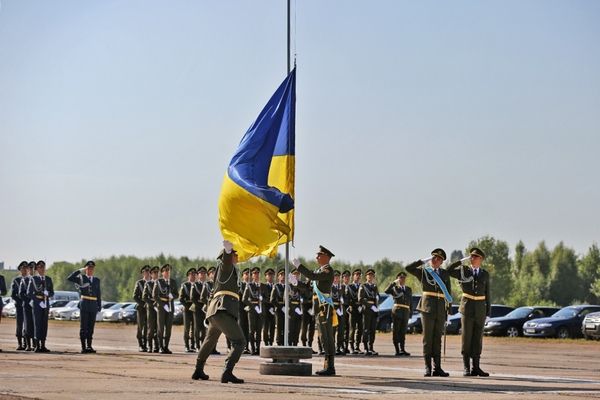 Порошенко доручив узаконити привітання "Слава Україні". Новий законопроект майже готовий.