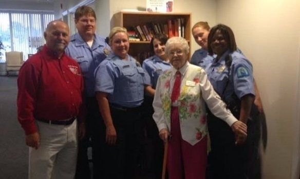 102-річна бабуся була заарештована поліцією на власне прохання!. Дуже оригінальний список справ на життя у неї вийшов.