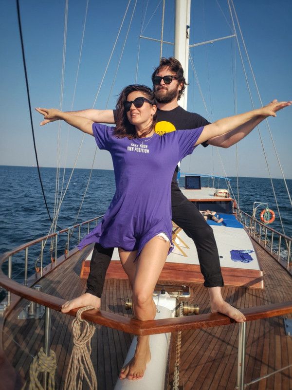 Завжди разом: Dzidzio і Оля Цибульська проводять спільну відпустку на морі. Популярні артисти Dzidzio і Оля Цибульська показали пародію на «Титанік».