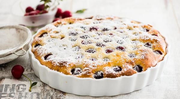 ніжний пиріг з вишнею за французьким рецептом