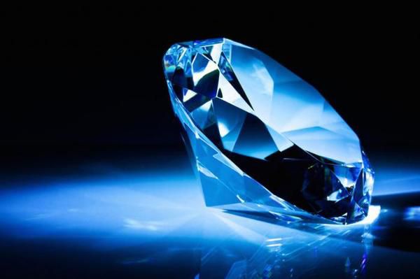 Як народжуються блакитні діаманти. Американські вчені спробували зрозуміти, як формуються рідкісні блакитні діаманти.