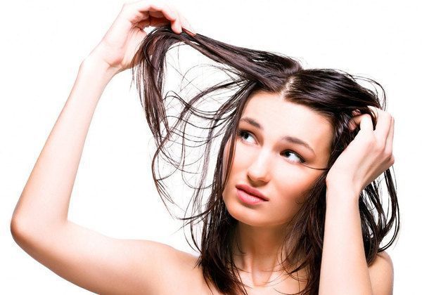 Чому волосся швидко жирніє: відповідь професійного стиліста. Потрібно піклуватися про шкіру голови, так само як і про шкіру обличчя.