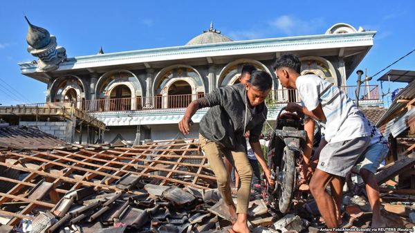 Землетрус в Індонезії: кількість жертв зросла до 347. Число загиблих в результаті землетрусу в Індонезії зросла до 347.