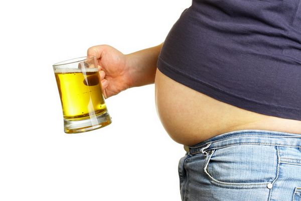 Як алкоголь впливає на вагу чоловіка і жінки. Взаємозв'язок вживання алкоголю і ожиріння безсумнівний.
