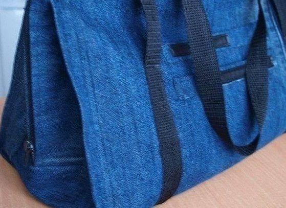 Зручна дорожня сумка зі старих джинсів.. Дуже просто та стильно!