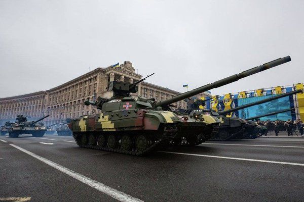 В День Незалежності по Хрещатику пройде 250 одиниць воєнної техніки. На військовому параді будуть представлені нові зразки озброєнь.