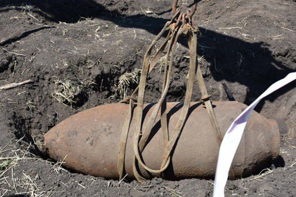 У Дніпропетровській області знайшли 500-кілограмову бомбу. Бомбу знищили шляхом контрольованого підриву. Додаткових вибухонебезпечних предметів не виявлено.