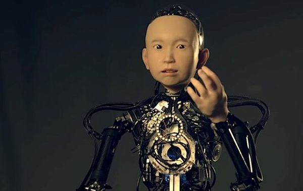 У Японії створили андроїд, схожого на 10-річного хлопчика. Обличчя дитини, емоції живої людини.
