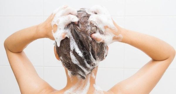 9 простих способів зберегти пишну зачіску. Як додати обсяг волоссю за допомогою булочки.