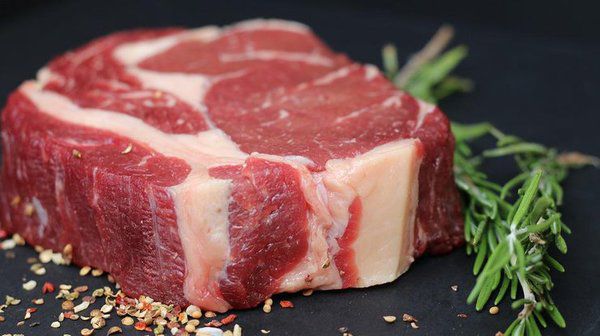Нові ціни на м'ясо посадять українців на дієту. В Україні прогнозують подорожчання м'яса.