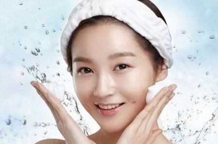 Ось чому кореянки так молодо виглядають: правила догляду за шкірою. Експерти в області косметології називають корейський догляд за шкірою "революційним". Що ж у ньому особливого, що він перетворює зрілих жінок в квітучих красунь? Давайте розбиратися!
