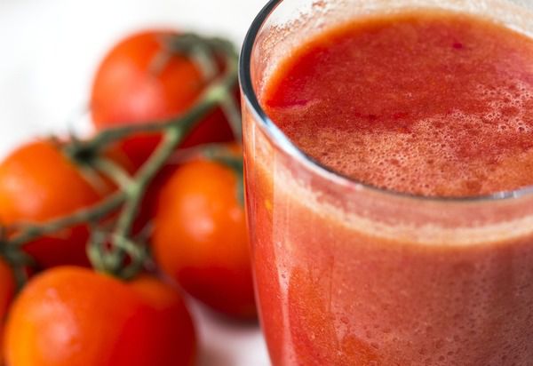 Простий рецепт томатного соку на зиму. Кожному, хто любить томатний сік, не раз довелося розчаруватися, відкривши і спробувавши виріб чергового виробника.