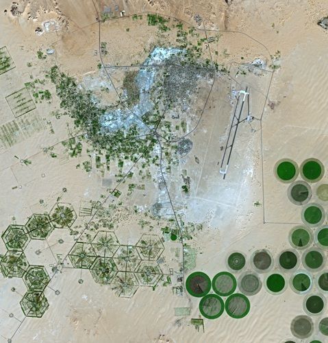 Під пустелею Сахара знаходяться найбільші запаси підземної прісної води у світі. Нубійский водоносний горизонт розташовується на північному сході пустелі Сахара.