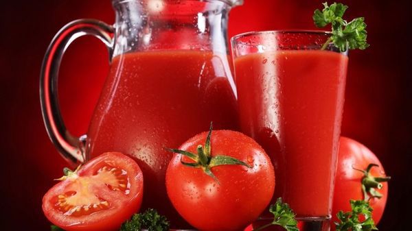 Лікарі розповіли, що томатний сік має багато корисних властивостей. Медики з'ясували, що томатний сік може запобігти старіння.