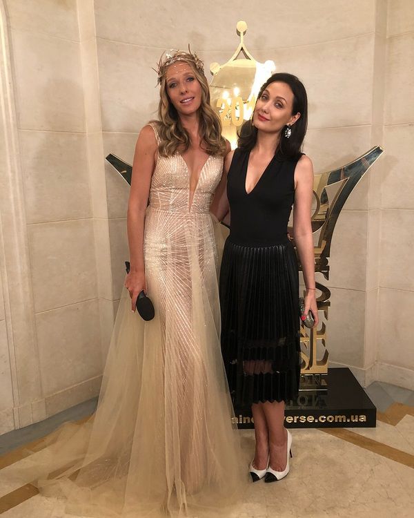 Катя Осадча в сукні за 14 тисяч гривень прийшла на конкурс "Міс Україна-Всесвіт". Ведуча вибрала розкішний вечірній наряд.
