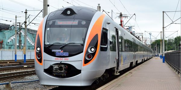 У липні швидкісні поїзди "Укрзалізниці" перевезли рекордну кількість пасажирів. Протягом липня був найбільший показник кількості пасажирів у швидкісних поїздах.