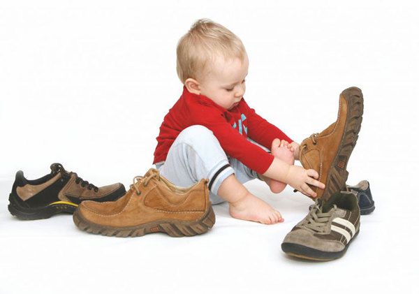 Як вибрати правильне взуття для дитини: 6 найголовніших порад. Як уберегти дитину від ймовірної плоскостопості?