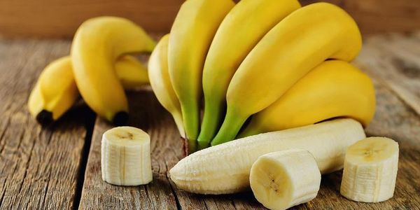 Лікарі пояснили, навіщо потрібно їсти банани щодня. Банани дуже смачні і корисні для здоров'я.