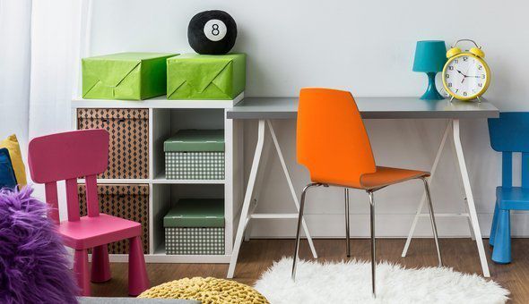 6 порад, як облаштувати робоче місце для дитини. Зручні стіл, стілець і правильна лампа.