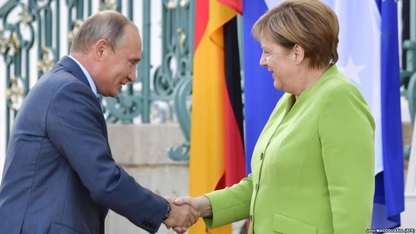 Німеччина буде домагатися встановлення чергового режиму тиші на Донбасі. Канцлер Німеччини Ангела Меркель заявила, що Німеччина буде наполягати на встановленні режиму тиші на Донбасі до початку нового навчального року в Україні.