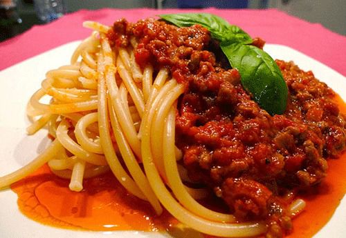 Приготуй макарони по-італійські і ти більше не будеш варити їх у каструлі. Все геніальне просто, і найкраще це доводить існування такої страви, як паста.