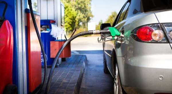 У заправників здають нерви - ціни на бензин в Україні зірвалися з ланцюга. Ціна літра палива зросте приблизно на 1 гривню.