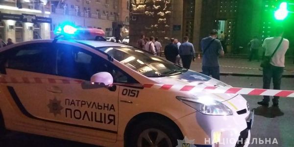 Поліція встановила особу нападника який влаштував стрілянину біля мерії Харкова. Співробітники поліції Харкова встановили особу зловмисника, який влаштував стрілянину біля будівлі міськради.