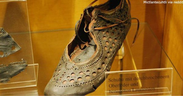 В старому колодязі знайшли взуття часів Стародавнього Риму! Йому 2000 років!. Нічого не змінюється.