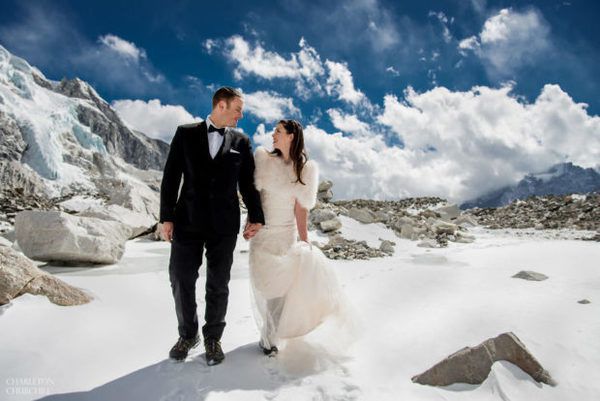 Молодята поділилися яскравими фото з весілля на Евересті. Екстремальне весілля пари  з Каліфорнії.