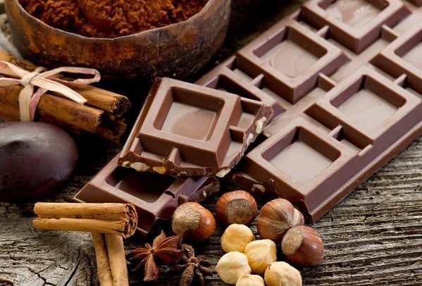 9 доказів корисності шоколаду. Шоколад корисний для мозку і серця, знижує ризик серцевих нападів.