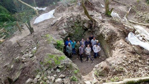 Археологи знайшли портал майя в паралельний світ. Портали в паралельні світи являють собою круглі ями до 60 метрів в глибину.