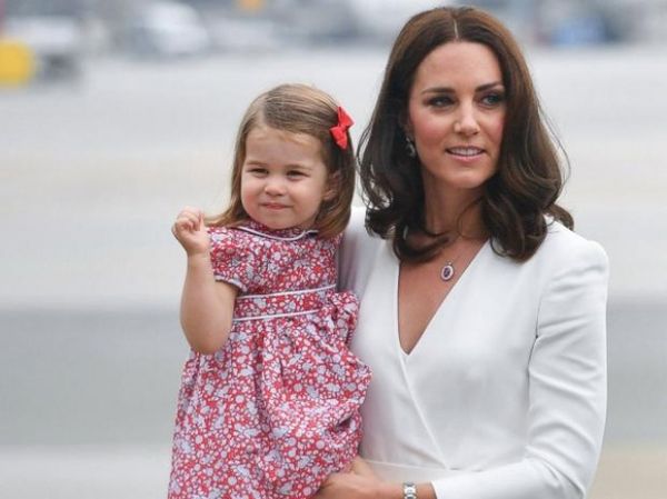 3-річна принцеса Шарлотта готується підкорювати кінний спорт. Донька Кейт Міддлтон і принца Вільяма вже пробує їздити верхи.