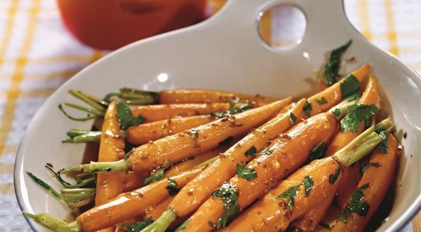 Корисні властивості моркви для організму людини. Експерти вважають, що морква - це неймовірно дивовижний овоч, який  дуже корисний для здоров'я.