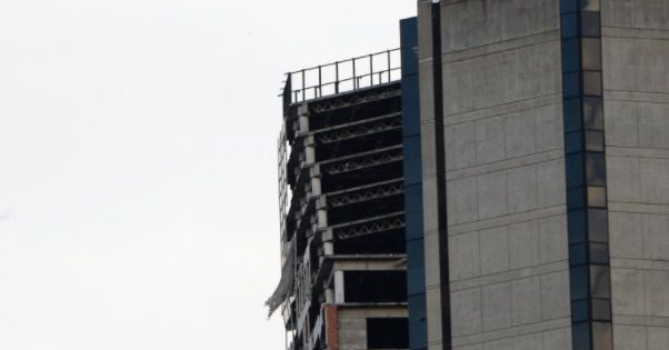У Венесуелі стався сильний землетрус. У столиці 190-метровий хмарочос перетворився на Пізанську вежу. Влада країни заявила, що жертв стихії не зафіксовано, але будівлю доведеться знести.