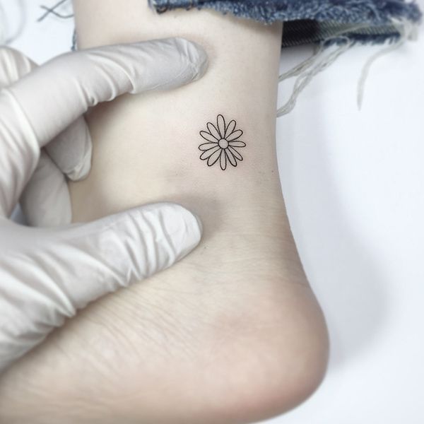 Міні-тату: 33 приголомшливих ідеї для першого татуювання. Якщо ви відноситесь до прихильників мінімалізму або просто вважаєте, що маленькі тату - це чарівно, то вам точно сюди.