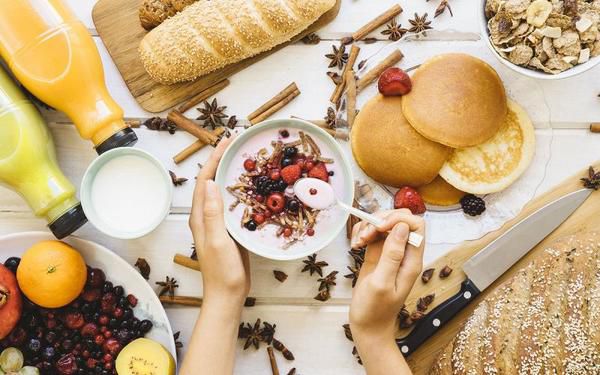 Вчені назвали найбільш корисний сніданок. Дослідники з Великобританії назвали, яку їжу корисніше всього вживати перед ранковими тренуваннями.