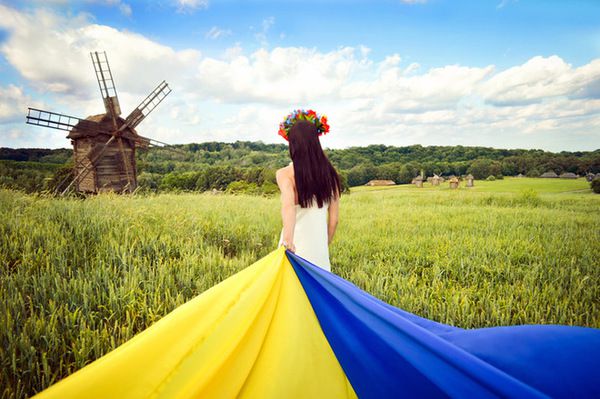Сьогодні відзначається День Державного Прапора України. Сьогодні, 23 серпня, в Україні за Указом Президента від 23 серпня 2004 року відзначається День Державного Прапора України.