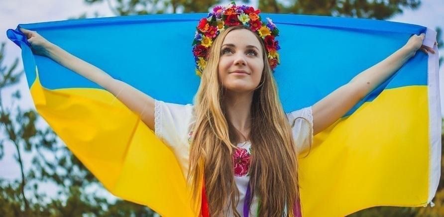 Привітання з Днем Незалежності України - прикольні смс. Красиві привітання з Днем Незалежності України у віршах.