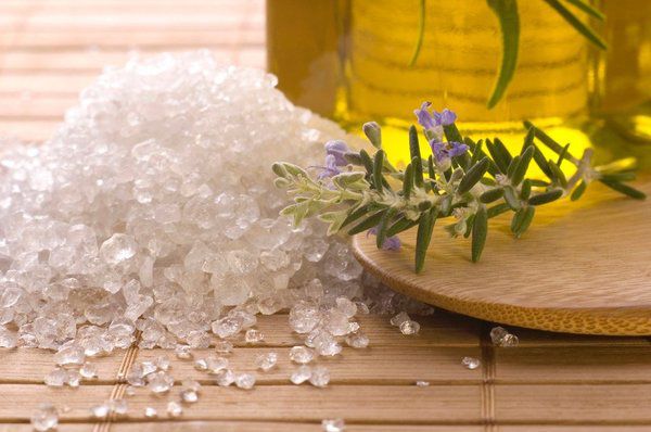 Як використовувати сольовий пілінг в домашніх умовах: поради, рекомендації та найкращі рецепти. Натуральний сольовий пілінг для вашого тіла.