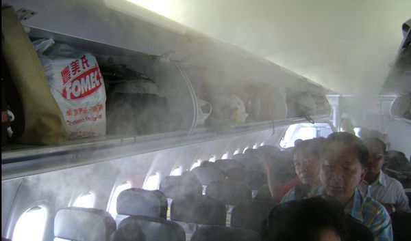 Найбрудніші місця в літаку. Тут зібралися бактерії, які несуть серйозну загрозу людському життю.