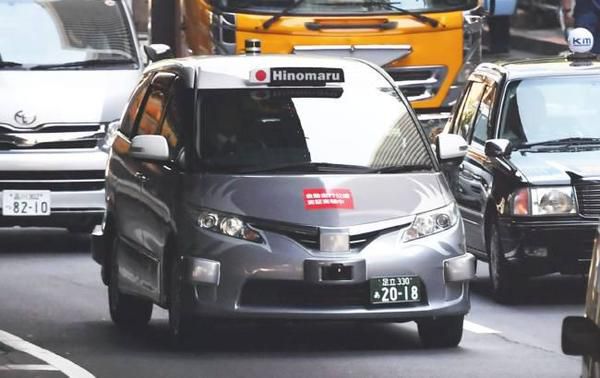 В Японії запущено перше безпілотне таксі. Одна поїздка обходиться відважним пасажирам приблизно 13,5 доларів.