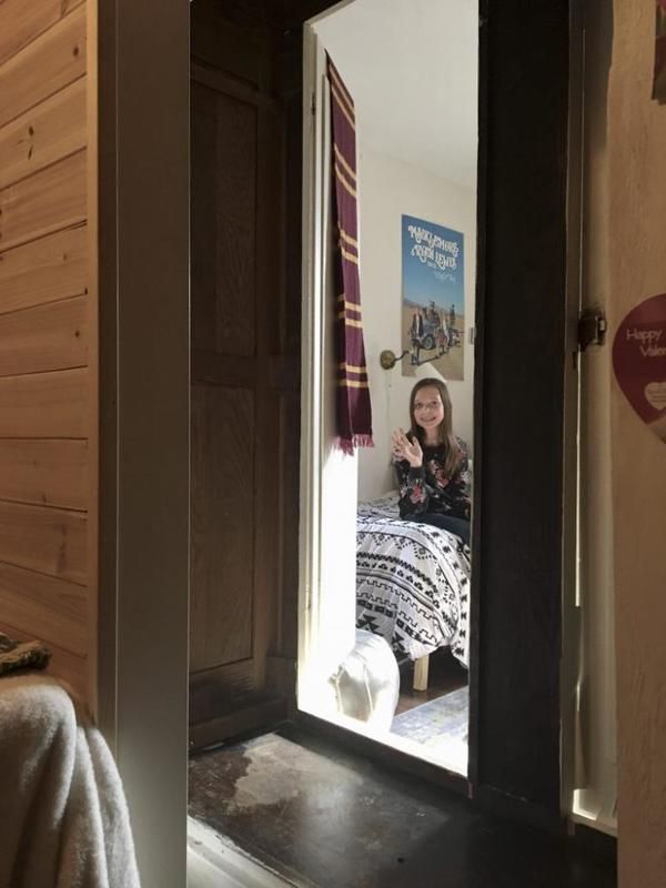 Мама зробила для дочки потайне сховище у шафі в стилі Нарнії. Те, що мама зробила для своєї доньки - неймовірно! Фото.