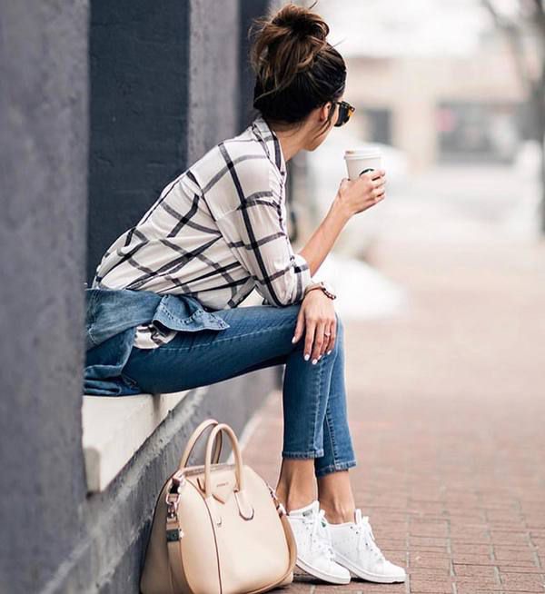 Стиль в простоті: джинси з кросівками та кедами. Бездоганні осінні ідеї.