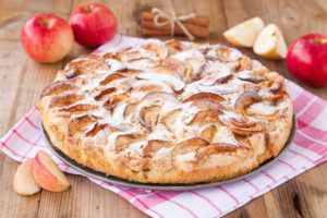 яблучний пиріг для тих, хто завжди зайнятий. можна зробити за пару хвилин