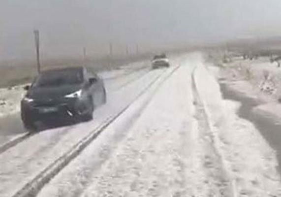 У Туреччині випав сніг в розпал туристичного сезону. Несподіване зниження температури.