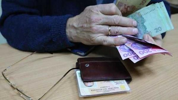Під ялинку: Кабмін планує підняти пенсії і мінімальні зарплати. В Україні піднімуть мінімальні пенсії.