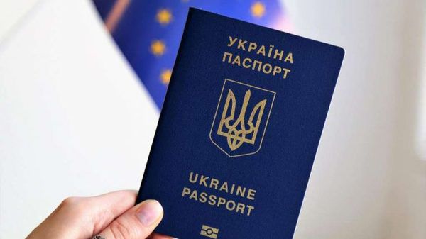 Паспорт у розстрочку – Україна розпродає громадянство. Іноземець може придбати посвідку на проживання в Україні за $100 тис., але бажаючих немає.