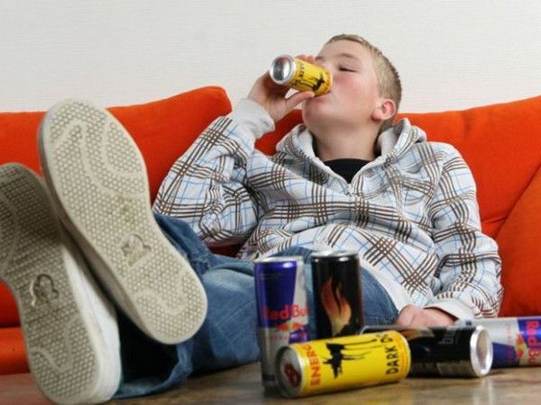 У Британії заборонили продавати енергетики дітям до 18 років! Причина - вражає. Ці напої дуже шкідливі для дітей.