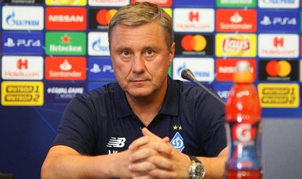 Київське "Динамо" залишилося без головного тренера. Олександр Хацкевич подав у відставку після поразки від Карпат.